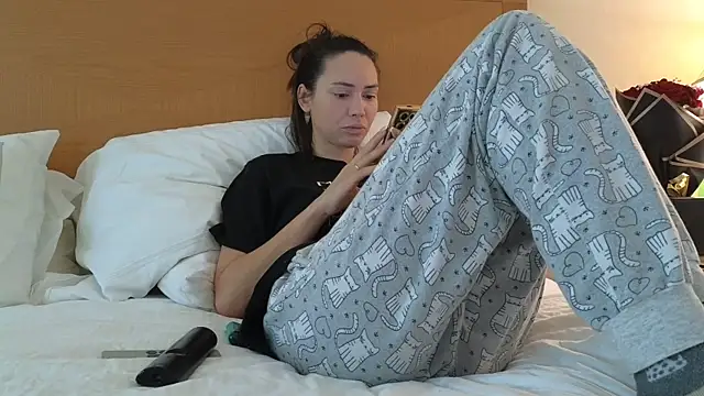 Snapshot of Mr-and-Mrs-Smith chatting on 03.11.25 Mr-and-Mrs-Smith online show from 03.11.25