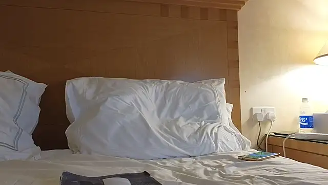 Snapshot of Mr-and-Mrs-Smith chatting on 03.18.25 Mr-and-Mrs-Smith online show from 03.18.25