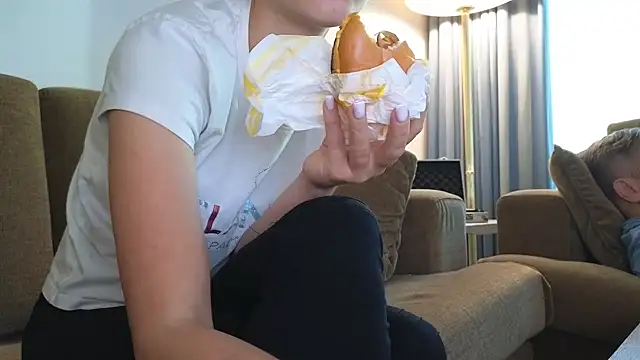 Snapshot of Mr-and-Mrs-Smith chatting on 09.24.25 Mr-and-Mrs-Smith online show from 09.24.25