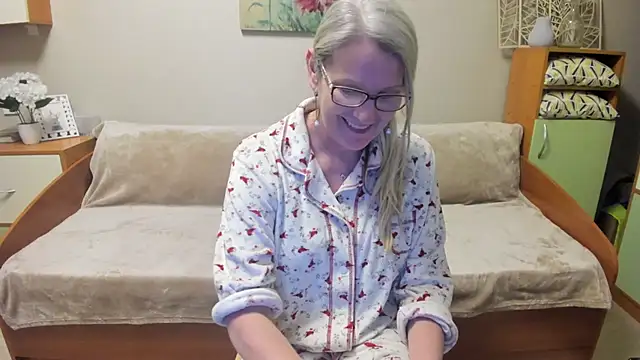 irinamaux online show from 03.15.25