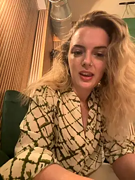 Snapshot of LexyGold chatting on 10.10.25 LexyGold online show from 10.10.25