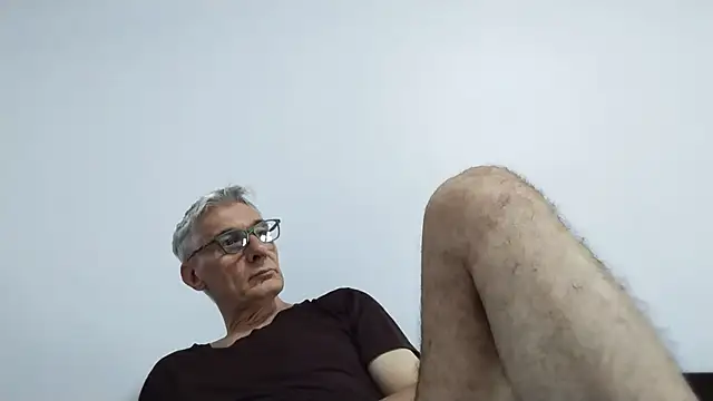 Snapshot of BIGUNCUTHARDCOCK chatting on 06.25.26 BIGUNCUTHARDCOCK online show from 06.25.26