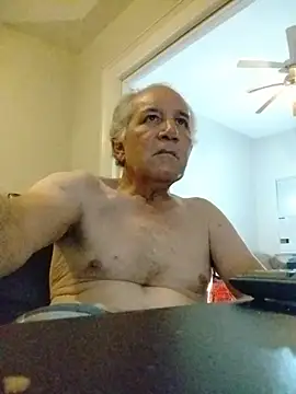 Snapshot of XXCUTHULU23 chatting on 10.25.25 XXCUTHULU23 online show from 10.25.25