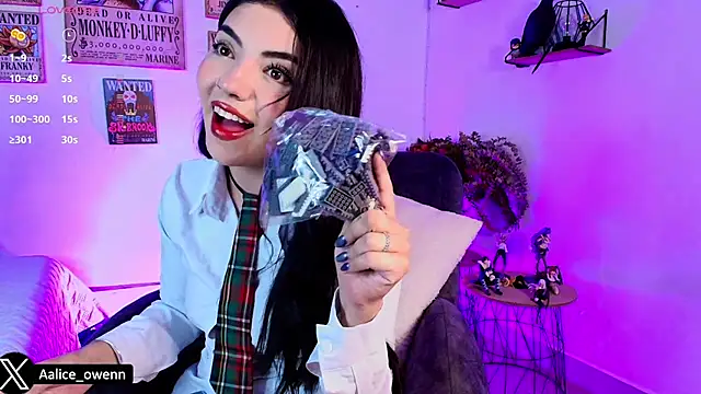 Snapshot of Aliceowenn chatting on 10.11.25 Aliceowenn online show from 10.11.25
