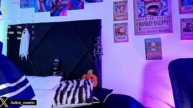 Snapshot of Aliceowenn chatting on 10.21.25 Aliceowenn online show from 10.21.25
