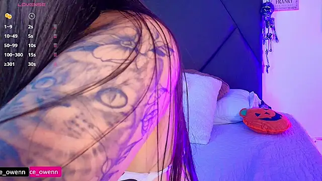 Snapshot of Aliceowenn chatting on 11.01.25 Aliceowenn online show from 11.01.25