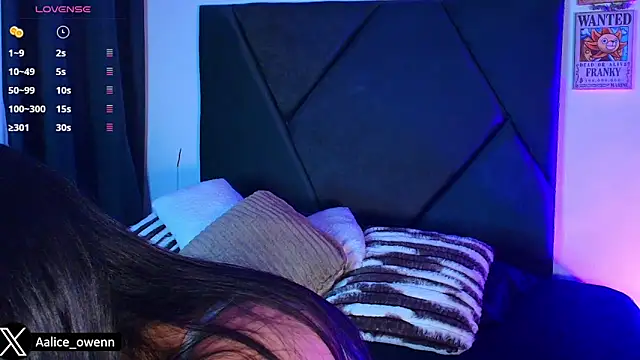 Snapshot of Aliceowenn chatting on 11.07.25 Aliceowenn online show from 11.07.25