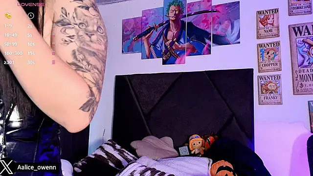 Snapshot of Aliceowenn chatting on 11.25.25 Aliceowenn online show from 11.25.25