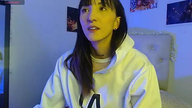 Snapshot of Sakura_and_yuki chatting on 01.08.25 Sakura and yuki online show from 01.08.25