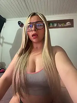 Snapshot of CristalGmez chatting on 10.23.25 CristalGmez online show from 10.23.25