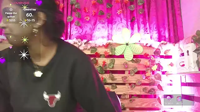 Snapshot of Elsa_Parisi chatting on 01.08.25 Elsa Parisi online show from 01.08.25