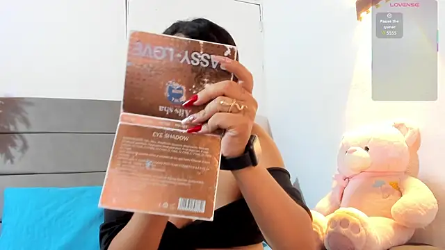 Julieta Coopeer  online show from 03.21.26