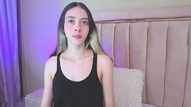 Snapshot of sophiia_grey_1 chatting on 05.18.26 sophiia grey 1 online show from 05.18.26