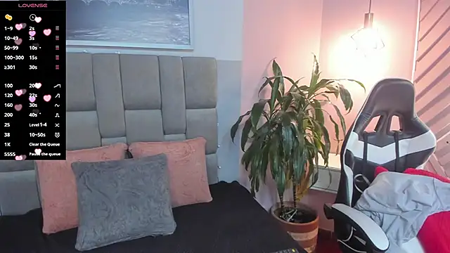 hottie mine  online show from 01.17.25
