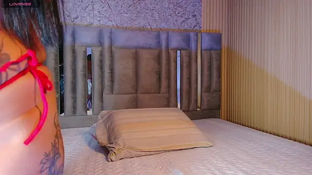 Snapshot of cattaleeyaa chatting on 12.16.25 cattaleeyaa online show from 12.16.25