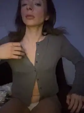 Snapshot of greedybratt chatting on 02.14.26 greedybratt online show from 02.14.26