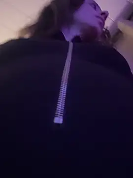 Snapshot of greedybratt chatting on 03.19.26 greedybratt online show from 03.19.26