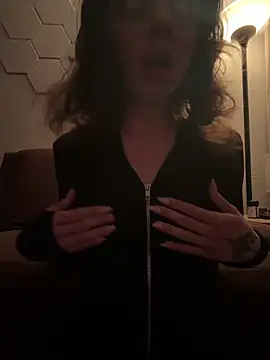 Snapshot of greedybratt chatting on 04.06.26 greedybratt online show from 04.06.26