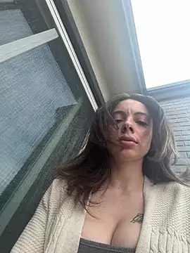 Snapshot of greedybratt chatting on 04.13.26 greedybratt online show from 04.13.26