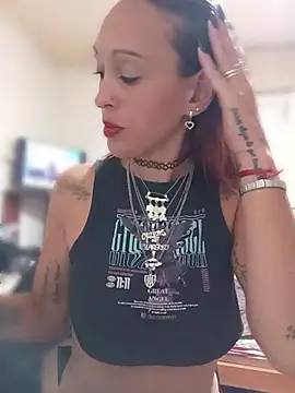 Snapshot of Zorrita_Fox chatting on 04.22.26 Zorrita Fox online show from 04.22.26