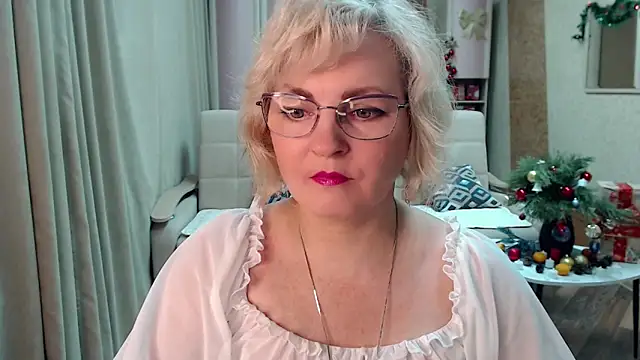 BlondeBrilliant7 online show from 12.22.24