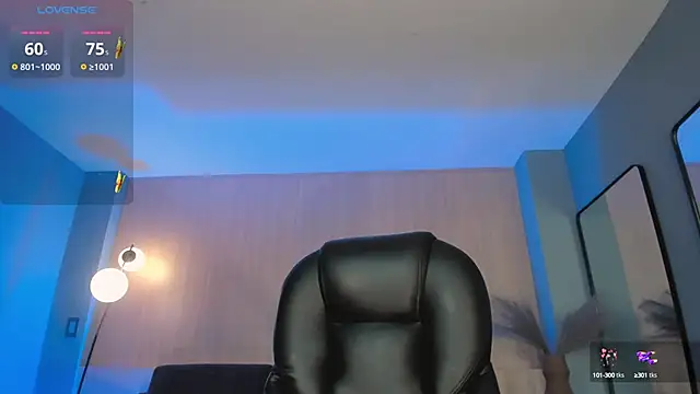 Snapshot of sarawinstone chatting on 12.14.24 sarawinstone online show from 12.14.24