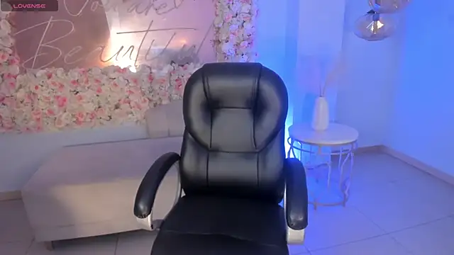 Snapshot of sarawinstone chatting on 01.08.25 sarawinstone online show from 01.08.25