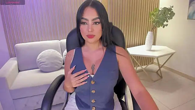 Snapshot of sarawinstone chatting on 01.15.25 sarawinstone online show from 01.15.25