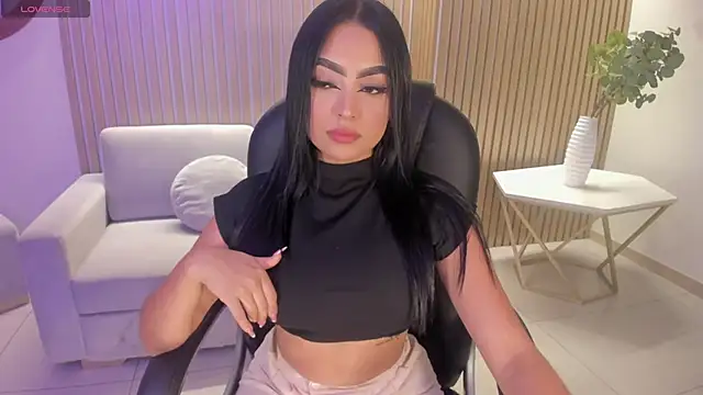 Snapshot of sarawinstone chatting on 01.16.25 sarawinstone online show from 01.16.25