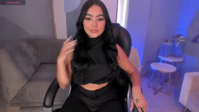 Snapshot of sarawinstone chatting on 01.25.25 sarawinstone online show from 01.25.25