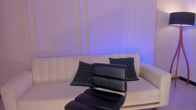 Snapshot of sarawinstone chatting on 03.06.25 sarawinstone online show from 03.06.25