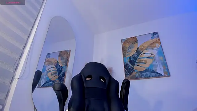 Snapshot of sarawinstone chatting on 09.14.25 sarawinstone online show from 09.14.25