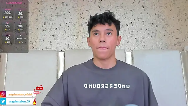 Snapshot of Angel_esteban_fx chatting on 01.15.25 Angel esteban fx online show from 01.15.25