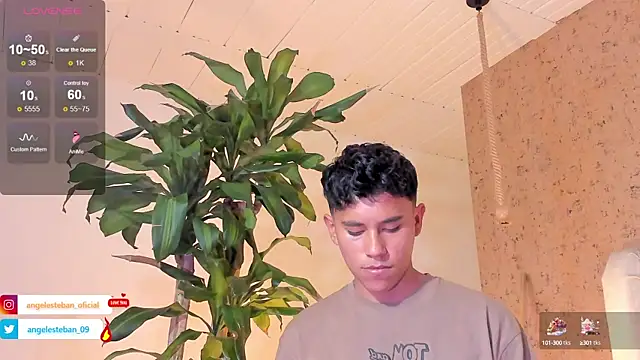 Snapshot of Angel_esteban_fx chatting on 02.02.25 Angel esteban fx online show from 02.02.25