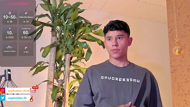 Snapshot of Angel_esteban_fx chatting on 02.06.25 Angel esteban fx online show from 02.06.25