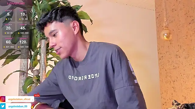 Snapshot of Angel_esteban_fx chatting on 02.06.25 Angel esteban fx online show from 02.06.25