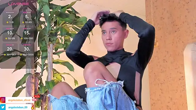 Snapshot of Angel_esteban_fx chatting on 02.07.25 Angel esteban fx online show from 02.07.25