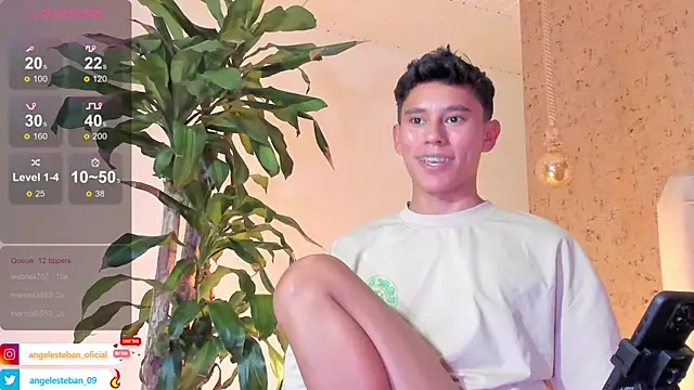 Snapshot of Angel_esteban_fx chatting on 02.08.25 Angel esteban fx online show from 02.08.25