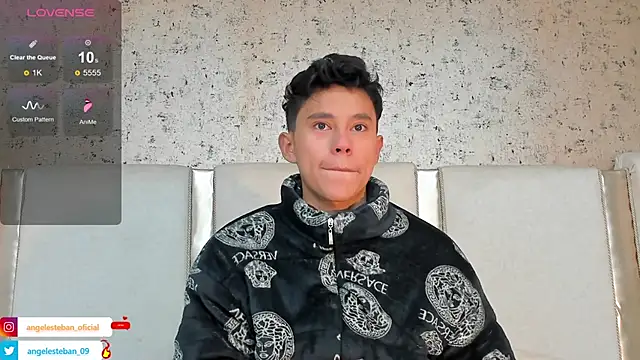 Snapshot of Angel_esteban_fx chatting on 02.13.25 Angel esteban fx online show from 02.13.25