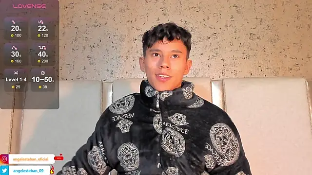 Snapshot of Angel_esteban_fx chatting on 02.13.25 Angel esteban fx online show from 02.13.25