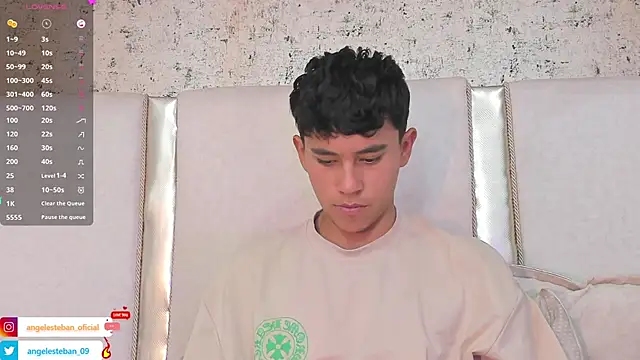 Snapshot of Angel_esteban_fx chatting on 02.20.25 Angel esteban fx online show from 02.20.25
