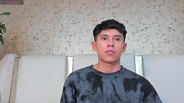 Snapshot of Angel_esteban_fx chatting on 02.22.25 Angel esteban fx online show from 02.22.25