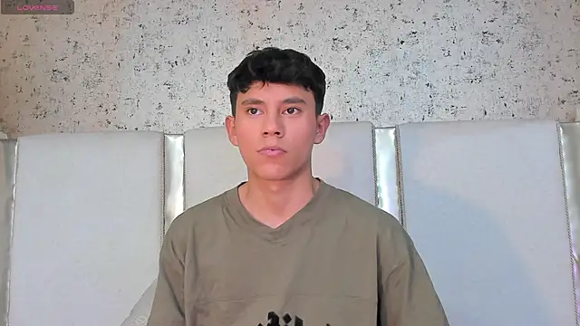 Snapshot of Angel_esteban_fx chatting on 02.23.25 Angel esteban fx online show from 02.23.25