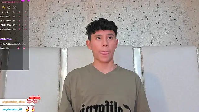 Snapshot of Angel_esteban_fx chatting on 02.23.25 Angel esteban fx online show from 02.23.25