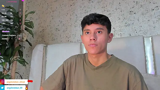 Snapshot of Angel_esteban_fx chatting on 02.25.25 Angel esteban fx online show from 02.25.25