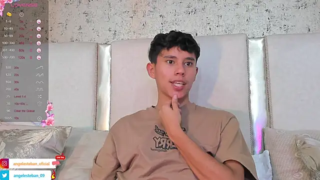 Snapshot of Angel_esteban_fx chatting on 02.28.25 Angel esteban fx online show from 02.28.25