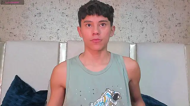 Snapshot of Angel_esteban_fx chatting on 03.01.25 Angel esteban fx online show from 03.01.25