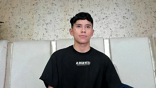 Snapshot of Angel_esteban_fx chatting on 03.22.25 Angel esteban fx online show from 03.22.25