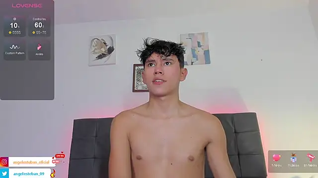 Snapshot of Angel_esteban_fx chatting on 09.17.25 Angel esteban fx online show from 09.17.25