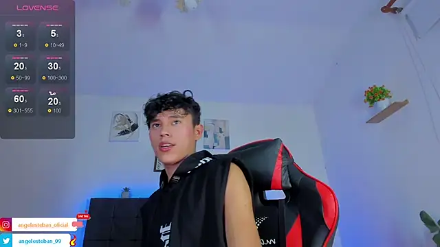 Snapshot of Angel_esteban_fx chatting on 10.12.25 Angel esteban fx online show from 10.12.25